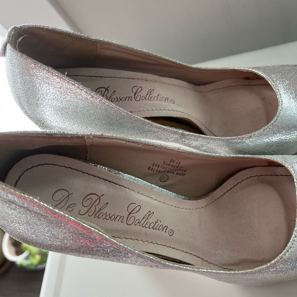 Silver heels - Picture 3 of 4